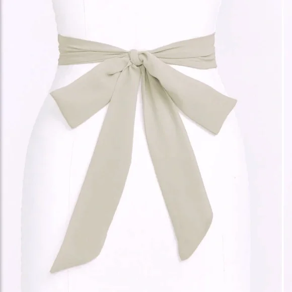 Show me your mumu Bridesmaid Sash in Dove Grey chiffon - Picture 2 of 3